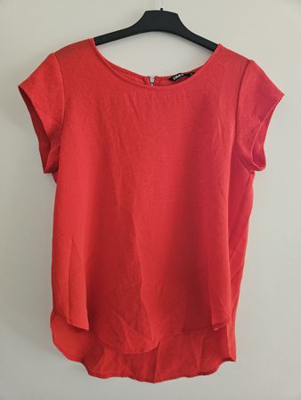 T-Shirt von Only in rot mit Reissverschluss