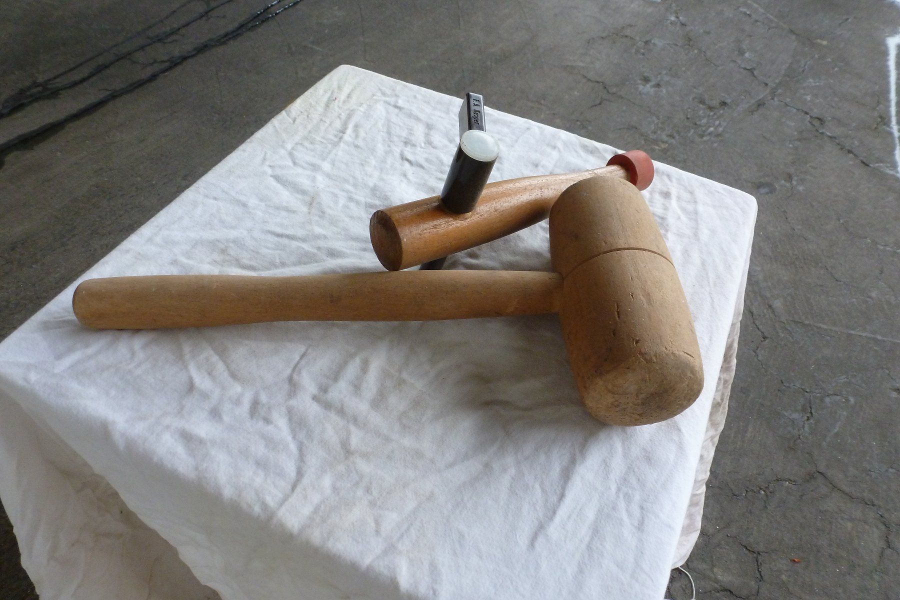 Alle Werkzeuge: original Zapfhahn und Holzhammer – Gebraucht aus Eiken von garanoiri 2