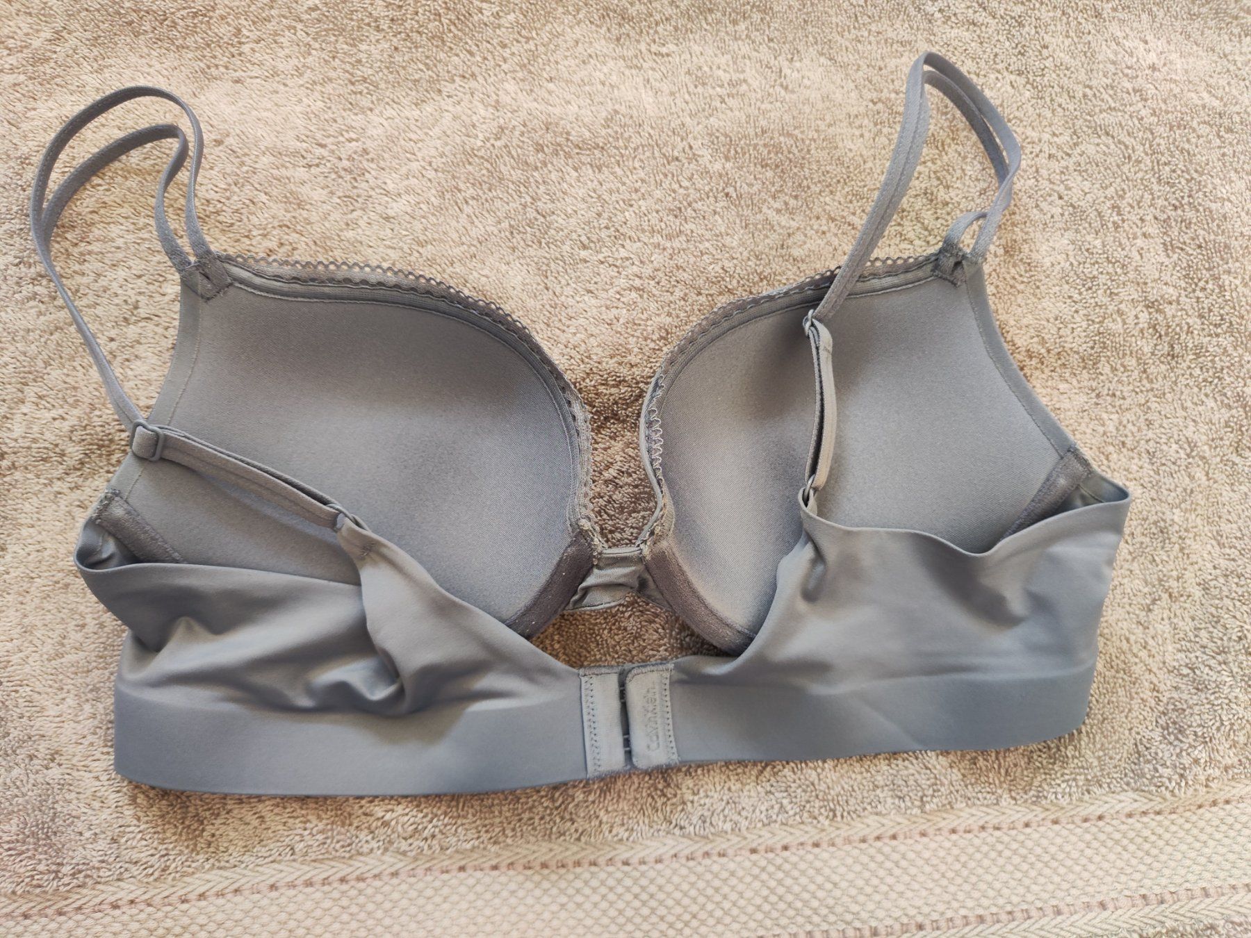Altra biancheria intima: Calvin Klein bra 75B – Usato da Sursee venduto da Re.joy 3