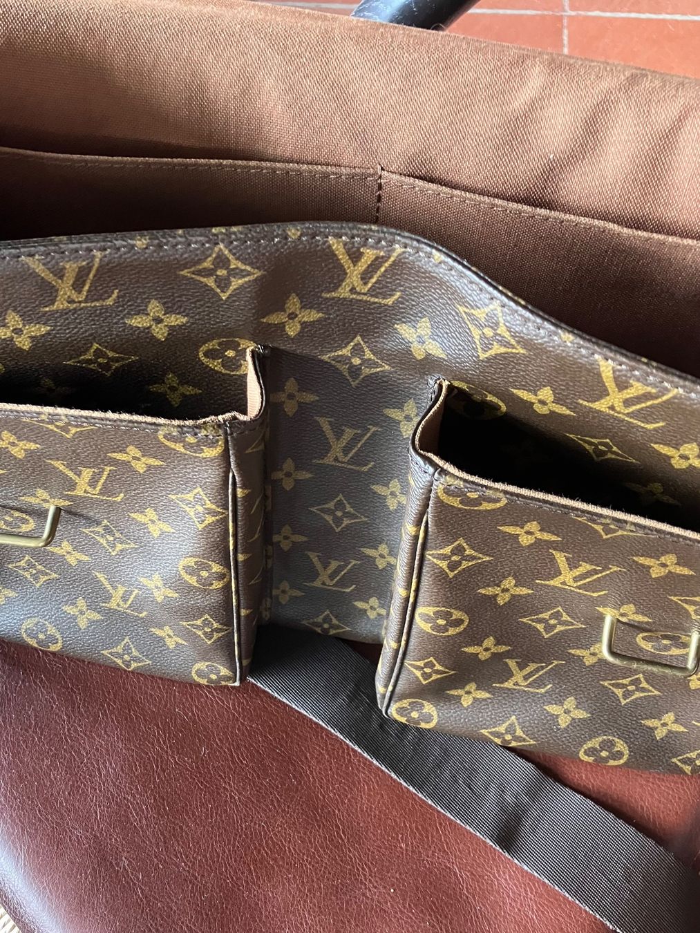 Louis Vuitton Sacs: Louis Vuitton (Umhängetasche ) – D'occasion à Wolfhausen par samcun 1