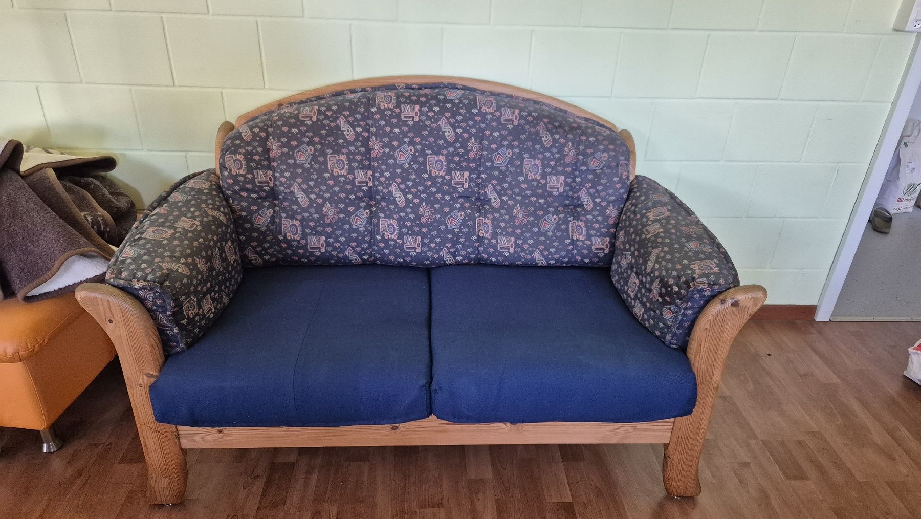 Sofas: Kleines antikes Sofa – Gebraucht aus Biel/Bienne von ste_ryw5 1