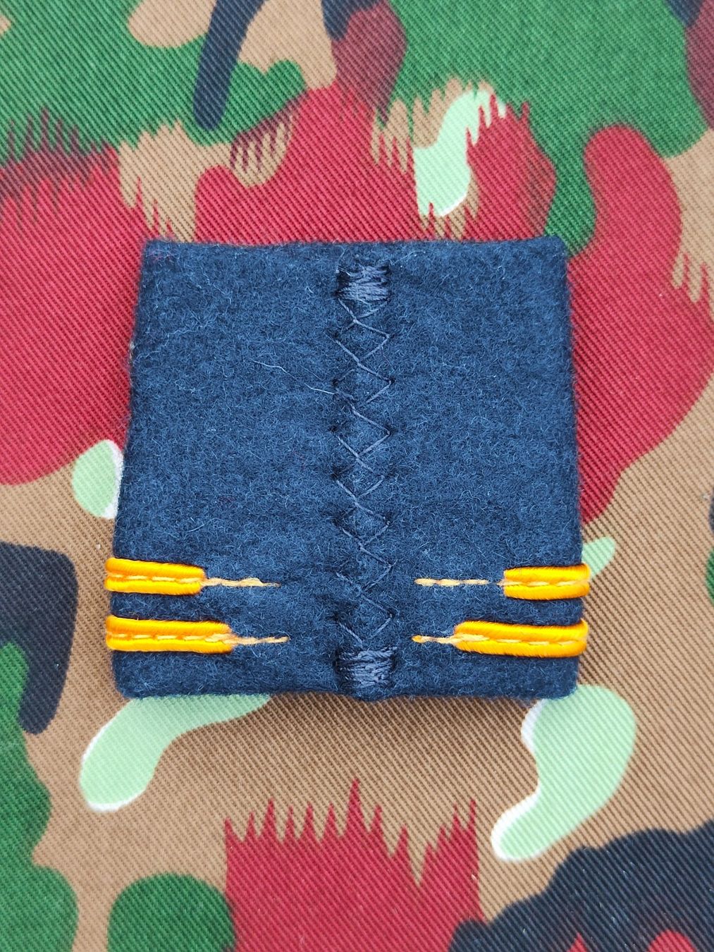 Plaketten & Abzeichen: Schulterpatten Oberleutnant Set Ord. 2004 – Gebraucht aus Bauma von SwissMilitaria 2