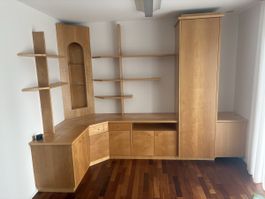 Klassische Eck-Wohnwand aus Holz