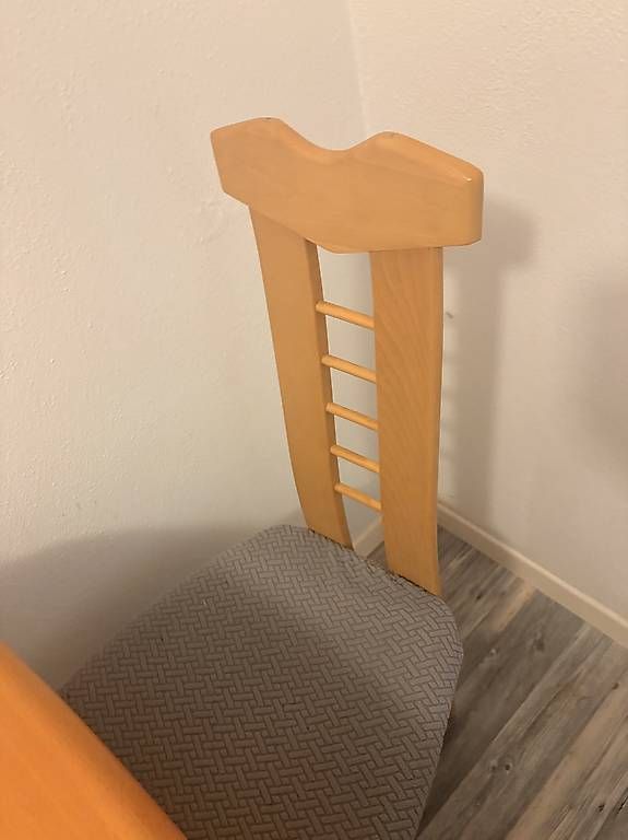 Tischset: Tisch mit 4 Stühlen  – Gebraucht aus Schaffhausen von ann_q9gv 2