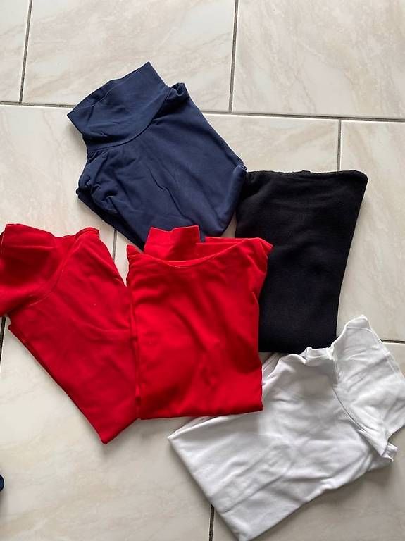 Pullover & Sweatshirts: Vend lot sweat-shirt 7-9 ans – Gebraucht aus Morrens VD von gia_sfs5 2