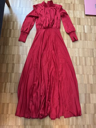 Rotes Maxikleid Grösse 36 mit Schlitz! 💃