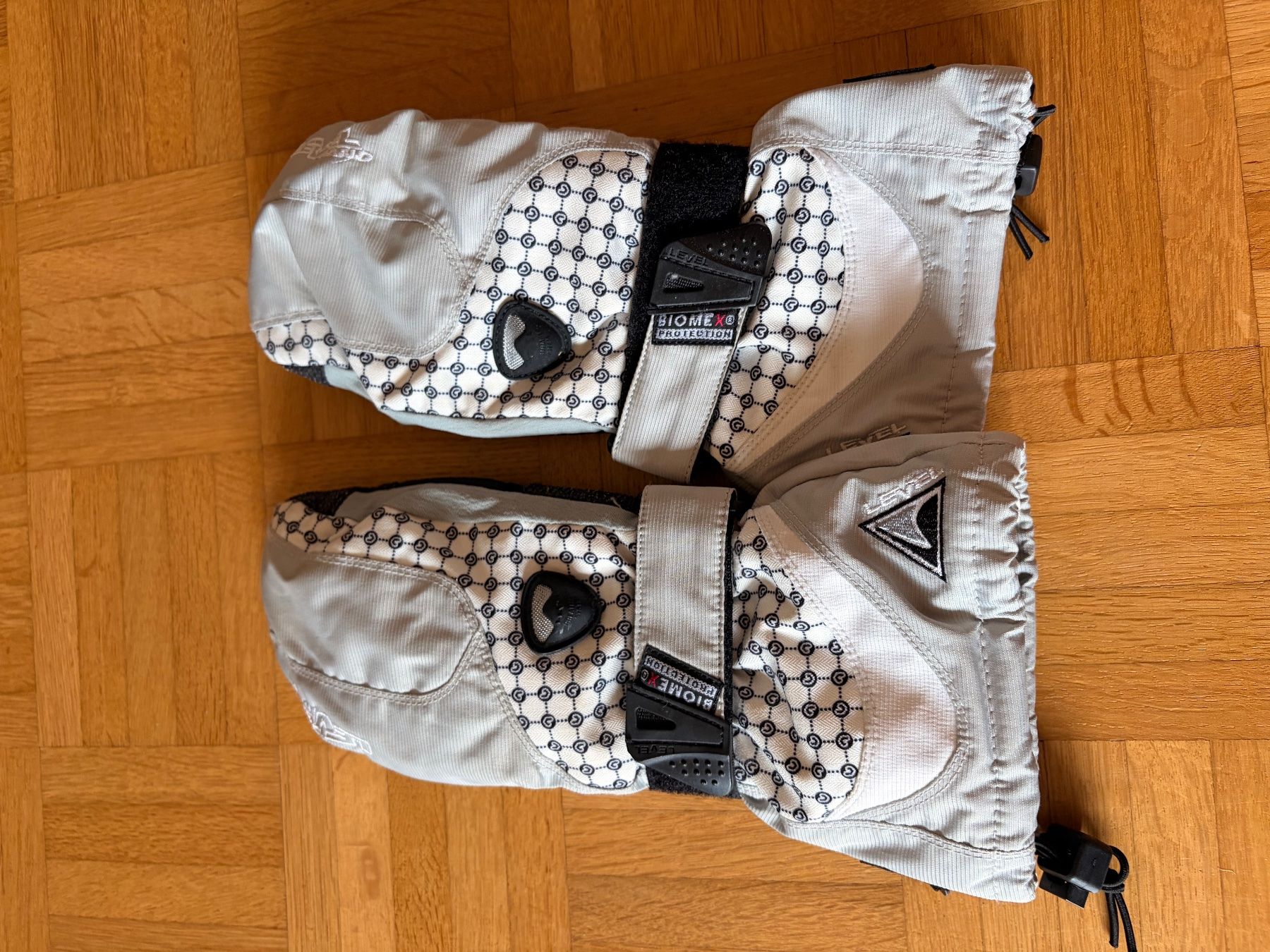 Guanti & manicotti: Dicke Handschuhe – Usato da Basel venduto da Pati_S