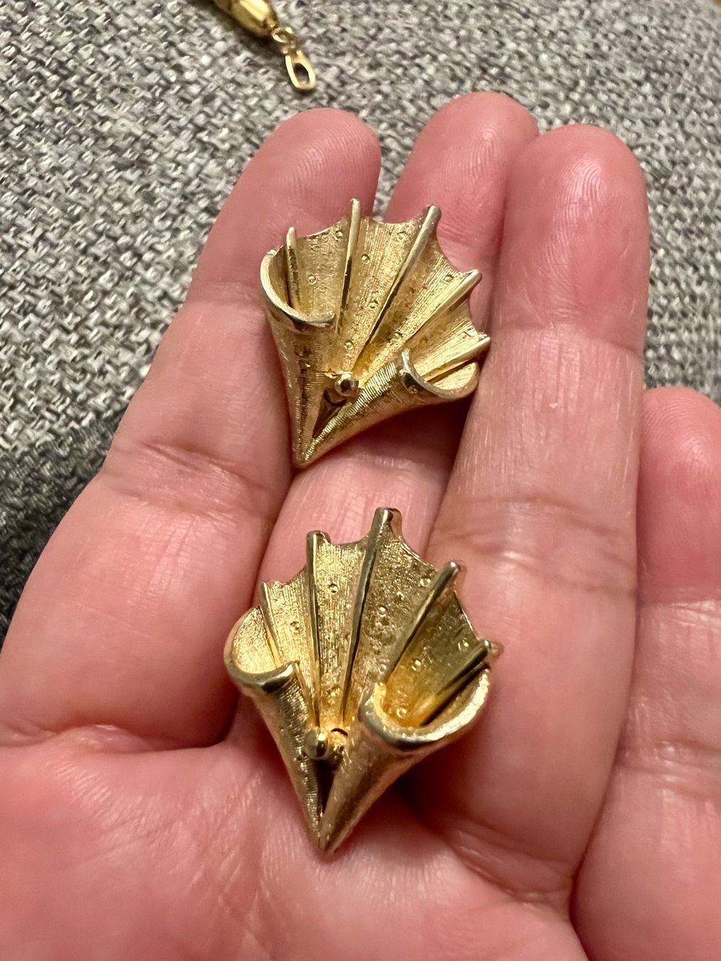 Orecchini pendenti & Orecchini a lobo: Coro Vintage Ohrclips, goldfarben – Usato da Uznach venduto da Ya_x7x6 5