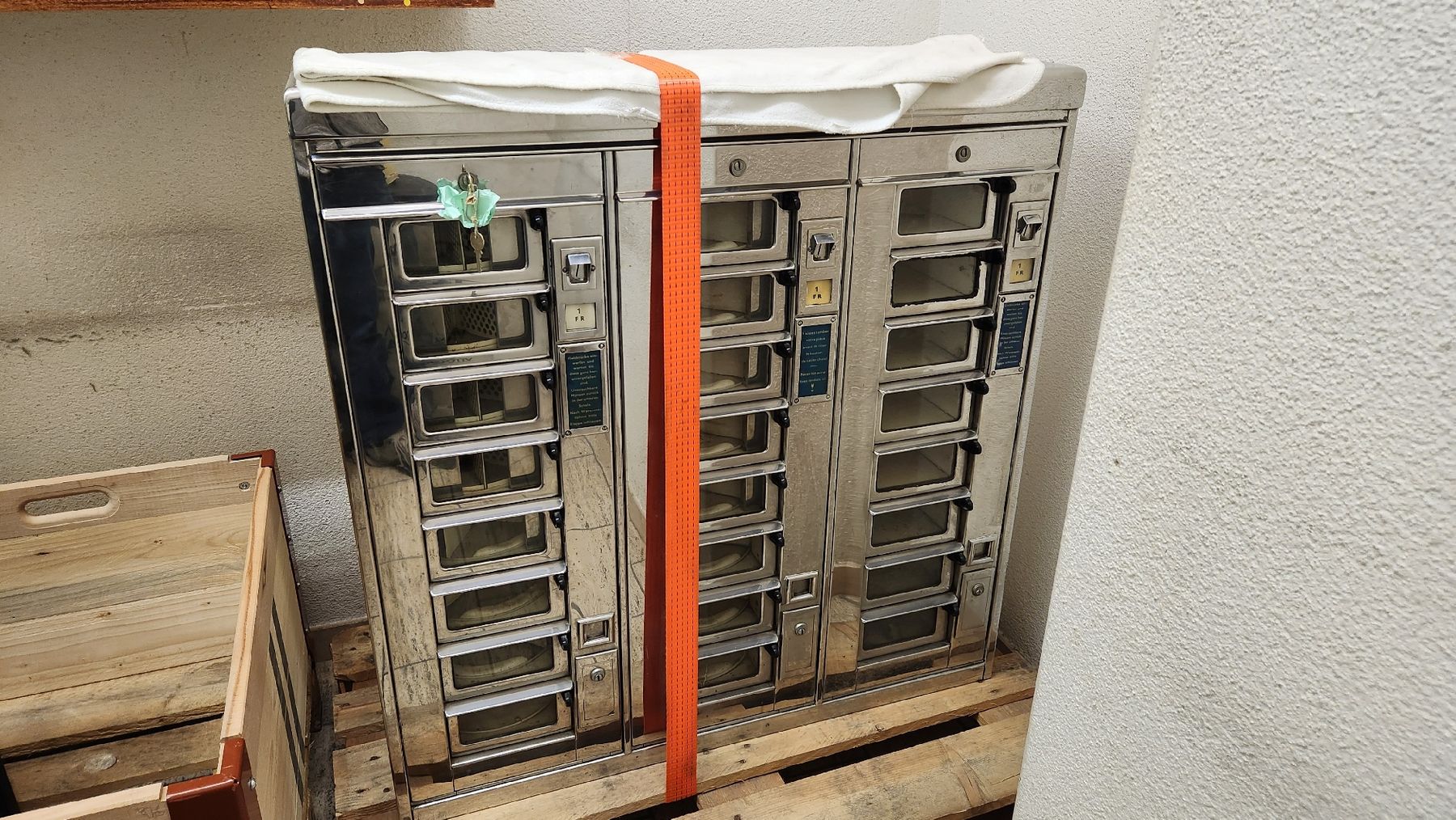 Altro per Gastronomia & Hotel: Verkaufsautomat Metall verchromt – Usato da Biberist venduto da Shutup