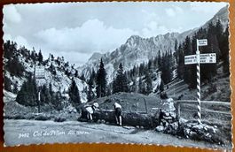 Col du Pillon - Enfants près de la fontaine - Carte ancienne