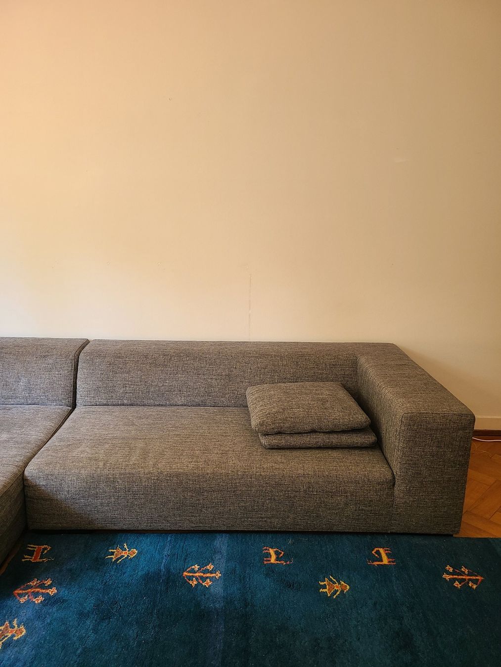 Sofas: Modernes modulares Ecksofa mit Chaiselongue – 2-teilig – Gebraucht aus Bern von chl_tyy7 1