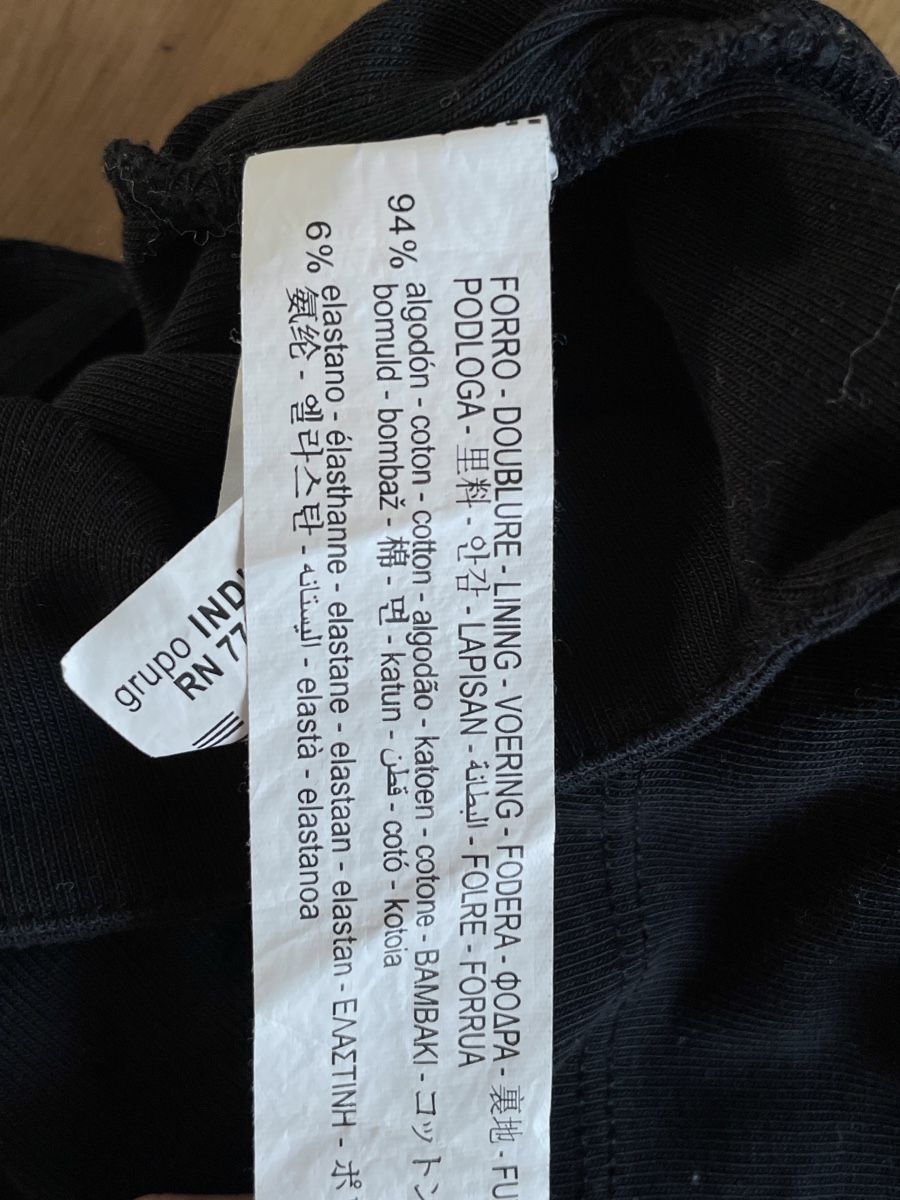 Zara Top: Squareneck Top schwarz – Usato da Uster venduto da emm_px8k 3