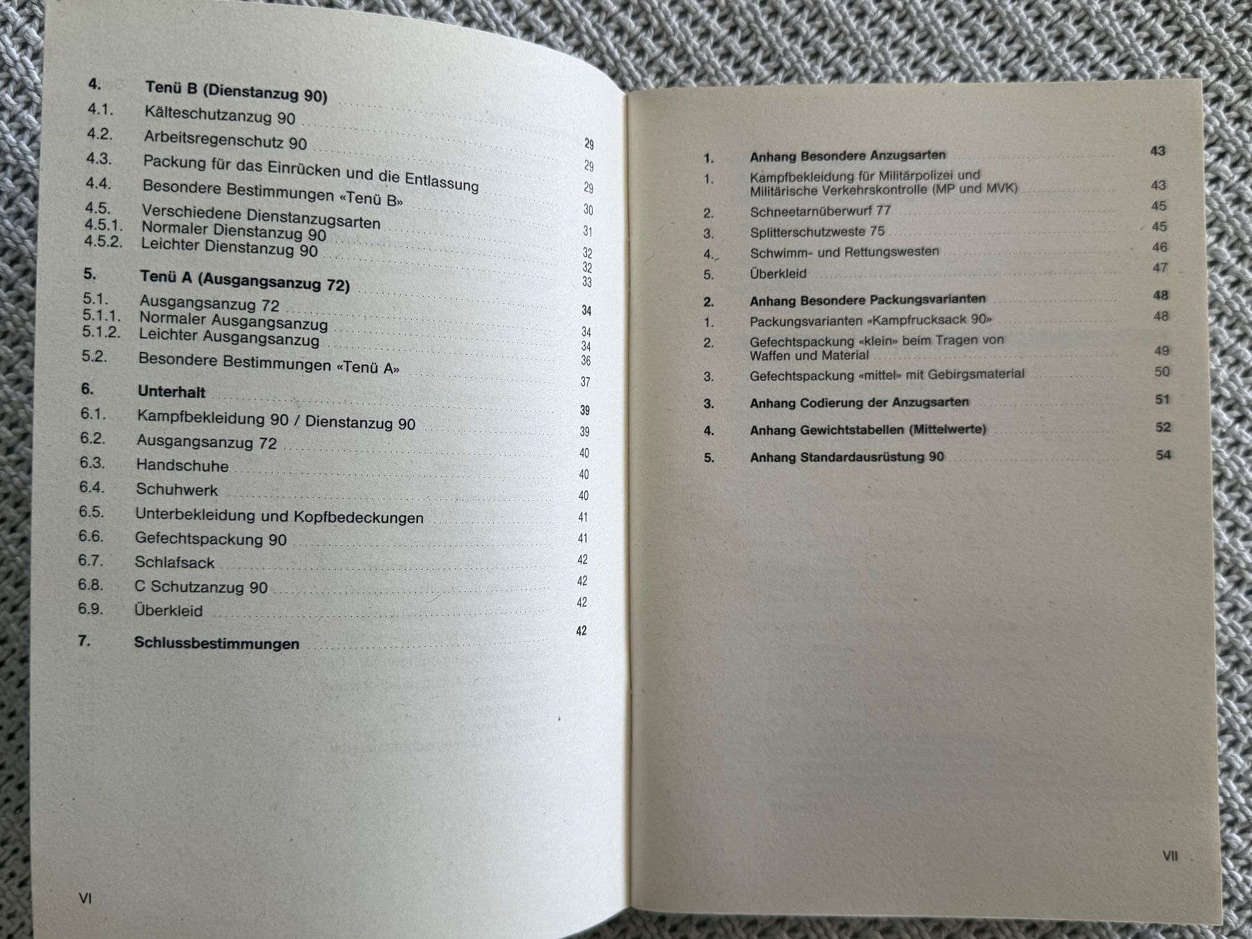 Bücher: Reglement: Kampfbekleidung 90 - Schweizer Armee – Gebraucht aus Brütten von Hst1 3