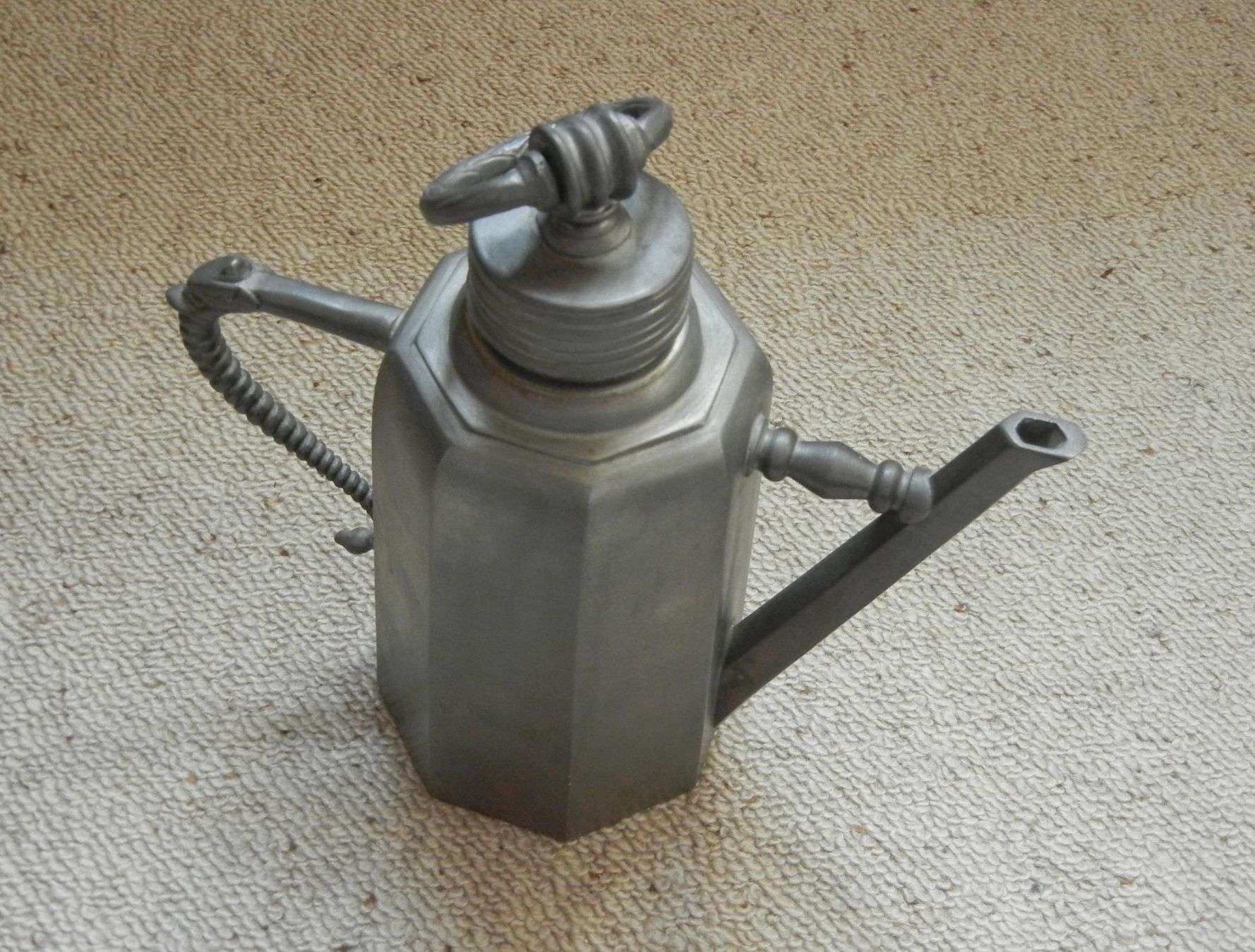 Caraffe: ELEGANTE ALTE ZINNKANNE – Usato da Bern venduto da Mekongbeach