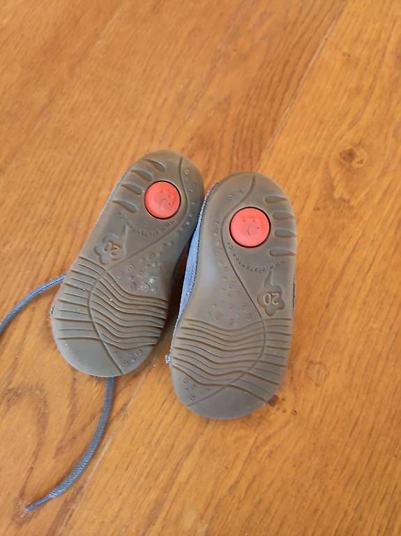 Scarpe per ragazzi: Lauflernschuhe elefanten Grösse 20 – Usato da Igis venduto da Ricema 1