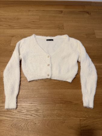 Shein Cardigan weiss Grösse S flauschig mit Perlenknöpfen