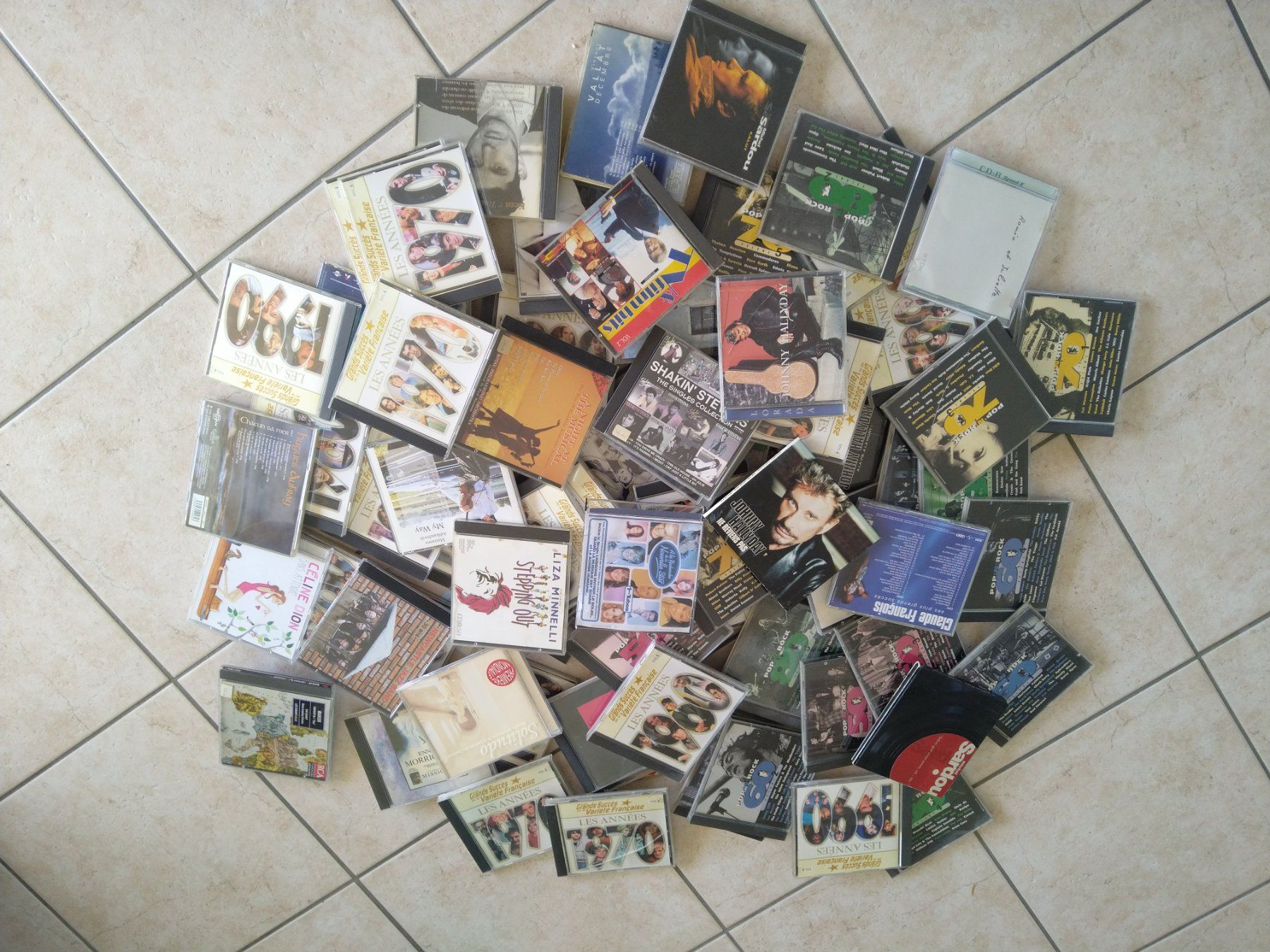CDs: A vendre lots de 72 cd – D'occasion à Tramelan par and_j8tk