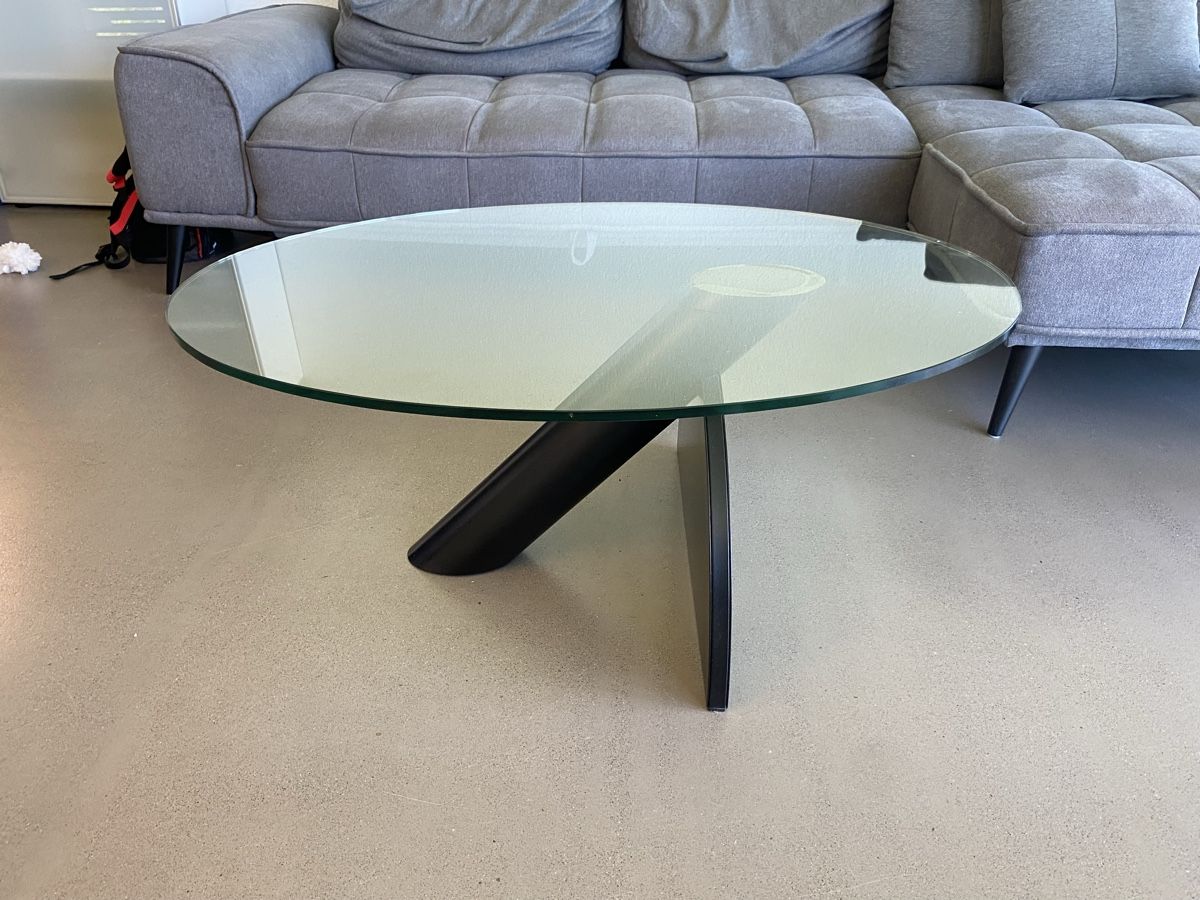 Tavoli: Couchtisch oval Glas mit schwarzem Gestell – Usato da Luzern venduto da TTMaster 2