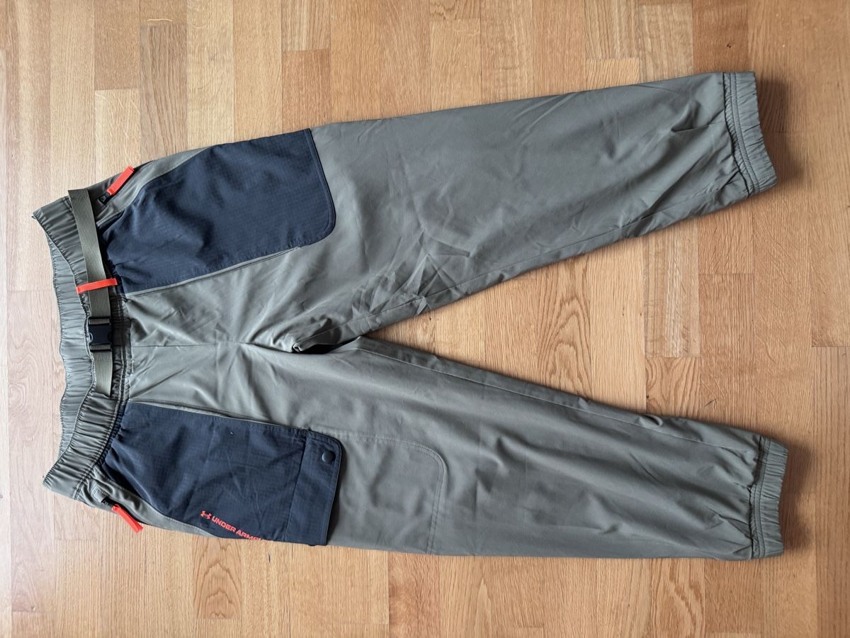 Under Armour Pantaloni: Under Armour Rush Woven Tear Away Sweatpants – Usato da Zug venduto da cam_b8hz
