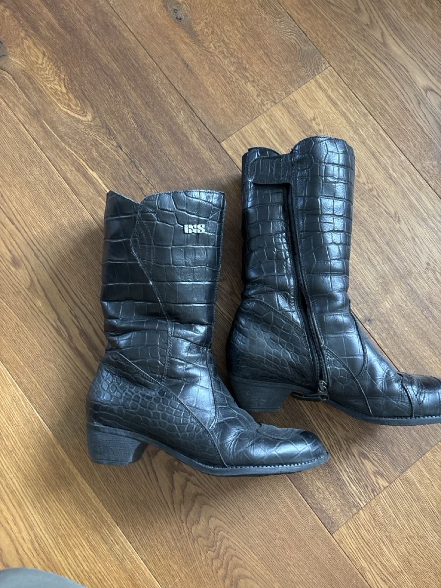 IXS Scarpe da donna: Schwarze Lederstiefel von IXS, Grösse 39 – Usato da Einsiedeln venduto da 1991hce 1