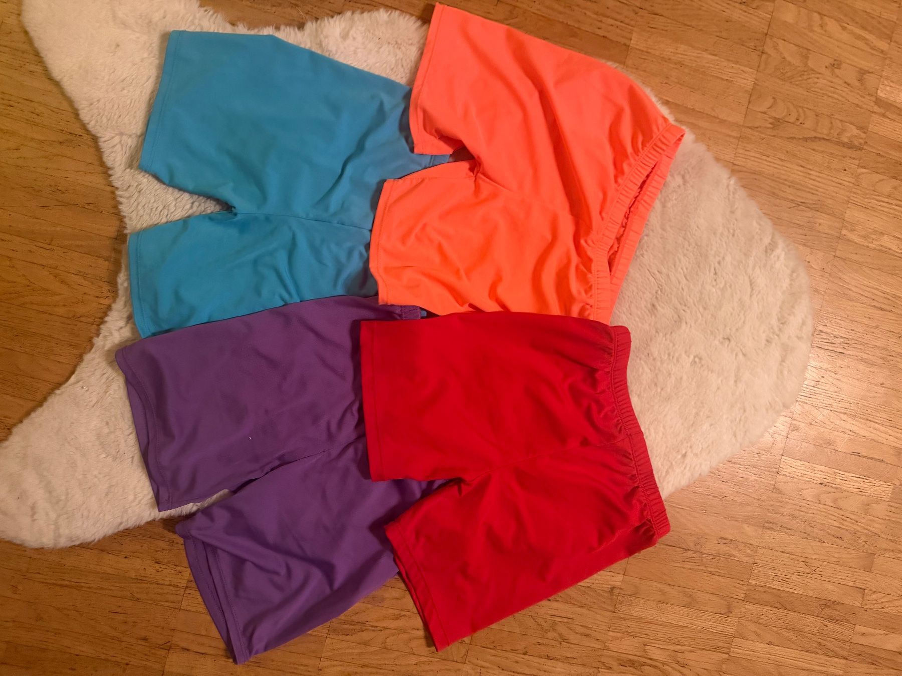 Kleiderpakete & -sets: lot de 4 shorts – Gebraucht aus Péry von jul_znx9