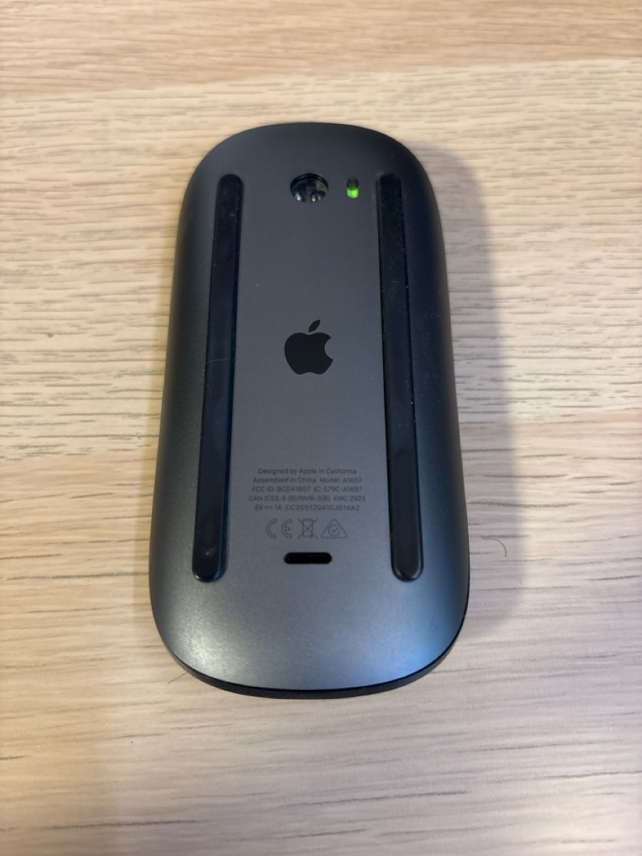 Apple Souris: Apple Magic Mouse 2 Schwarz guter Zustand – Neuf (Voir description) à Disentis/Mustér par mca_x5p8 2