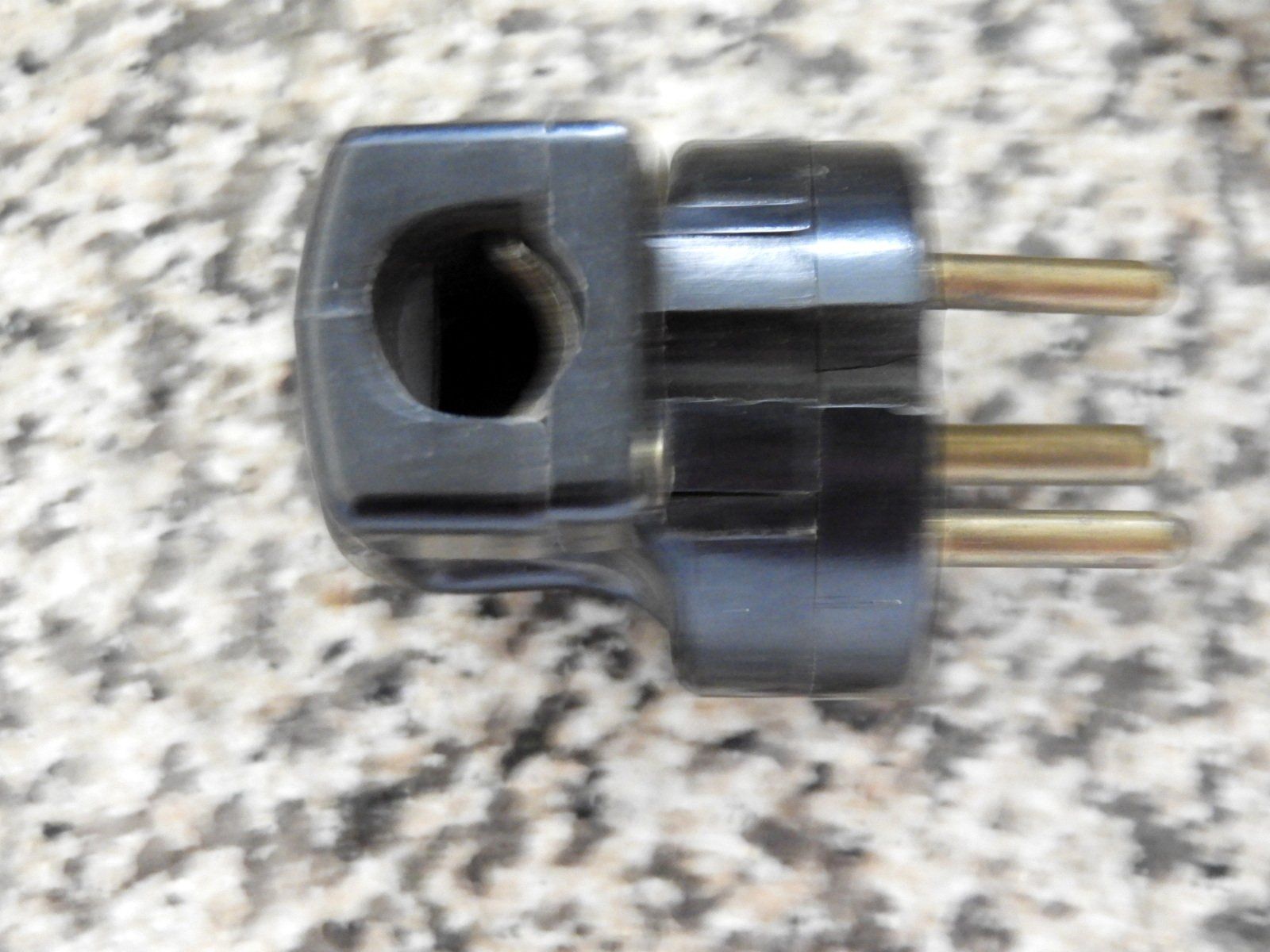 Stecker: URALTE VERMUTLICH BAKKELIT ELEKTRISCHE STECKER  2 STUCK – Gebraucht aus Ettingen von troll-mutter 6