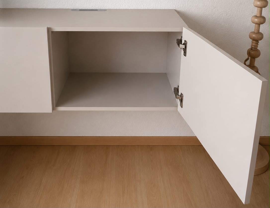 Cassettiere: Hängendes Sideboard grau Breite 120 cm neuwertig – Usato da Meinisberg venduto da Lxcx_471 1