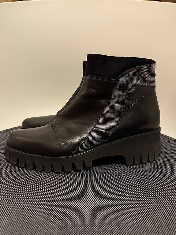 Scarpe da donna: Leder Stiefeletten  – Usato da Cham venduto da Neraida