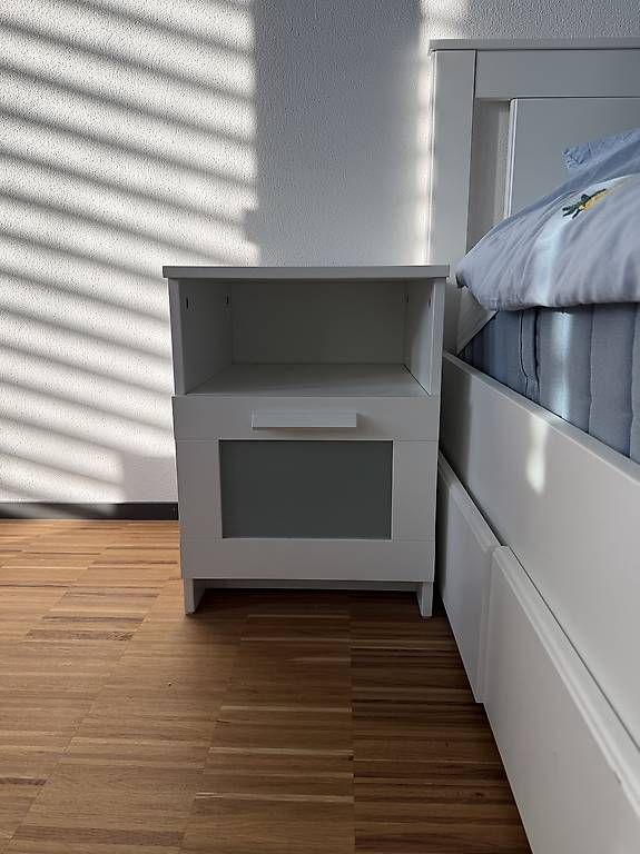 Tables de nuit: IKEA-Nachttisch – D'occasion à Emmenbrücke par A.Adam