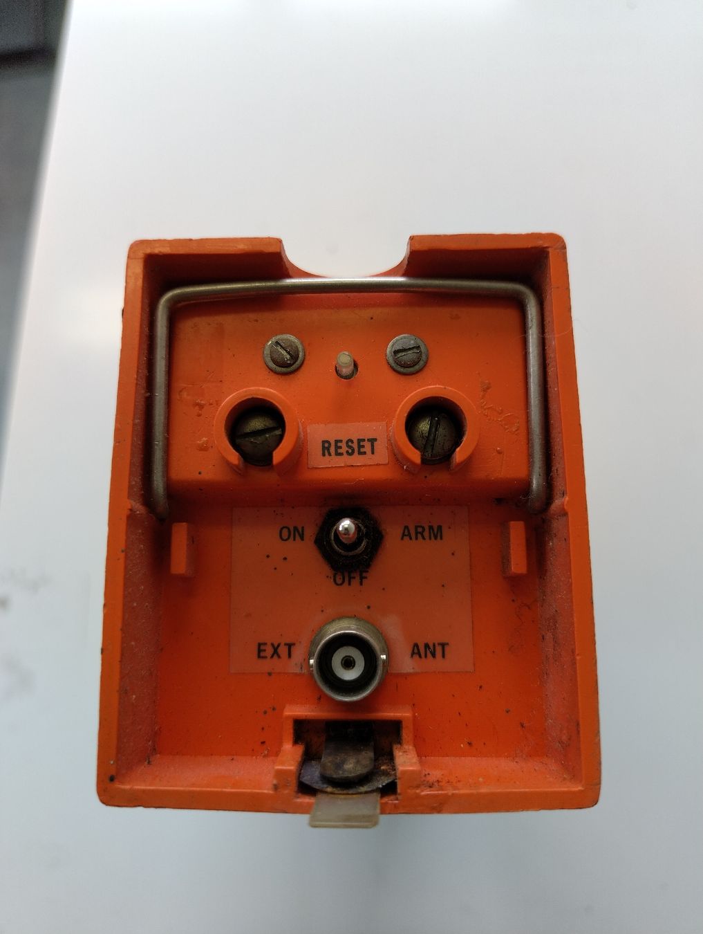 Radiocomunicazione: Notfall-Ortungssender ELT 10 von Narco Avionics, defekt – Difettoso da Neunkirch venduto da StadtOaseGmbH 5
