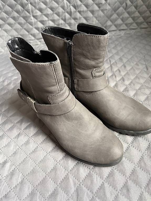 Scarpe da donna: Robuste Stiefelette grau, Rieker Gr. 38 – Usato da Jonen venduto da Luzella