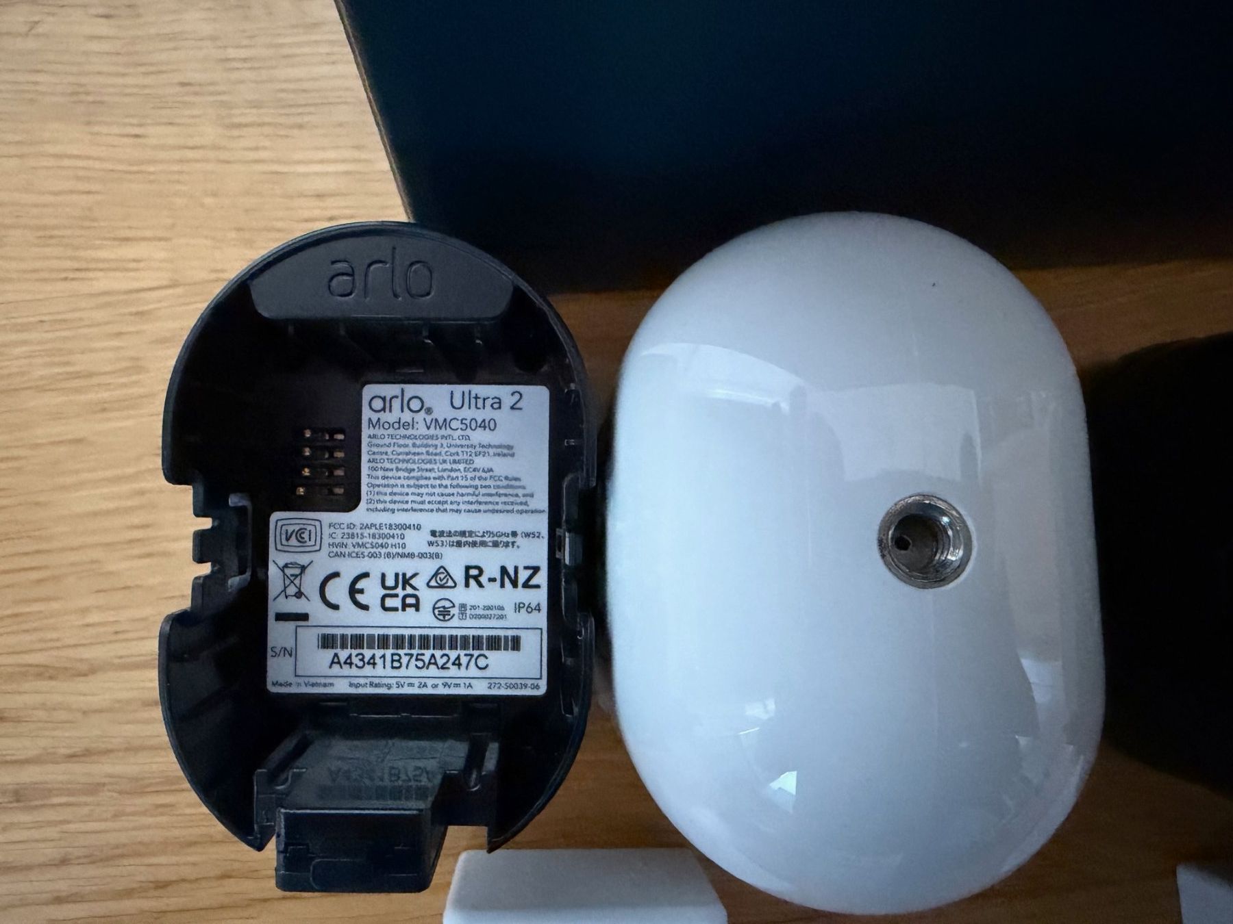 Arlo Webcam: Arlo Ultra 2 / 4er Set – Usato da Küttigen venduto da Dumisani 2