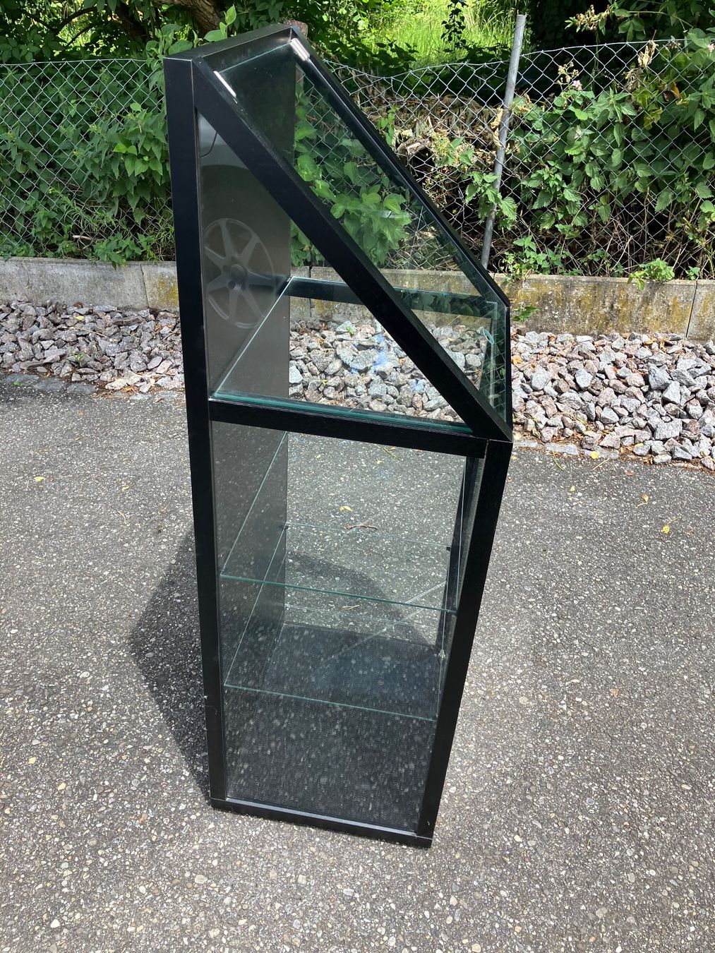 Vetrine: Vitrine schwarz, Holz und Glas – Usato da Aarburg venduto da Wendepunkt_Fundgrube 1
