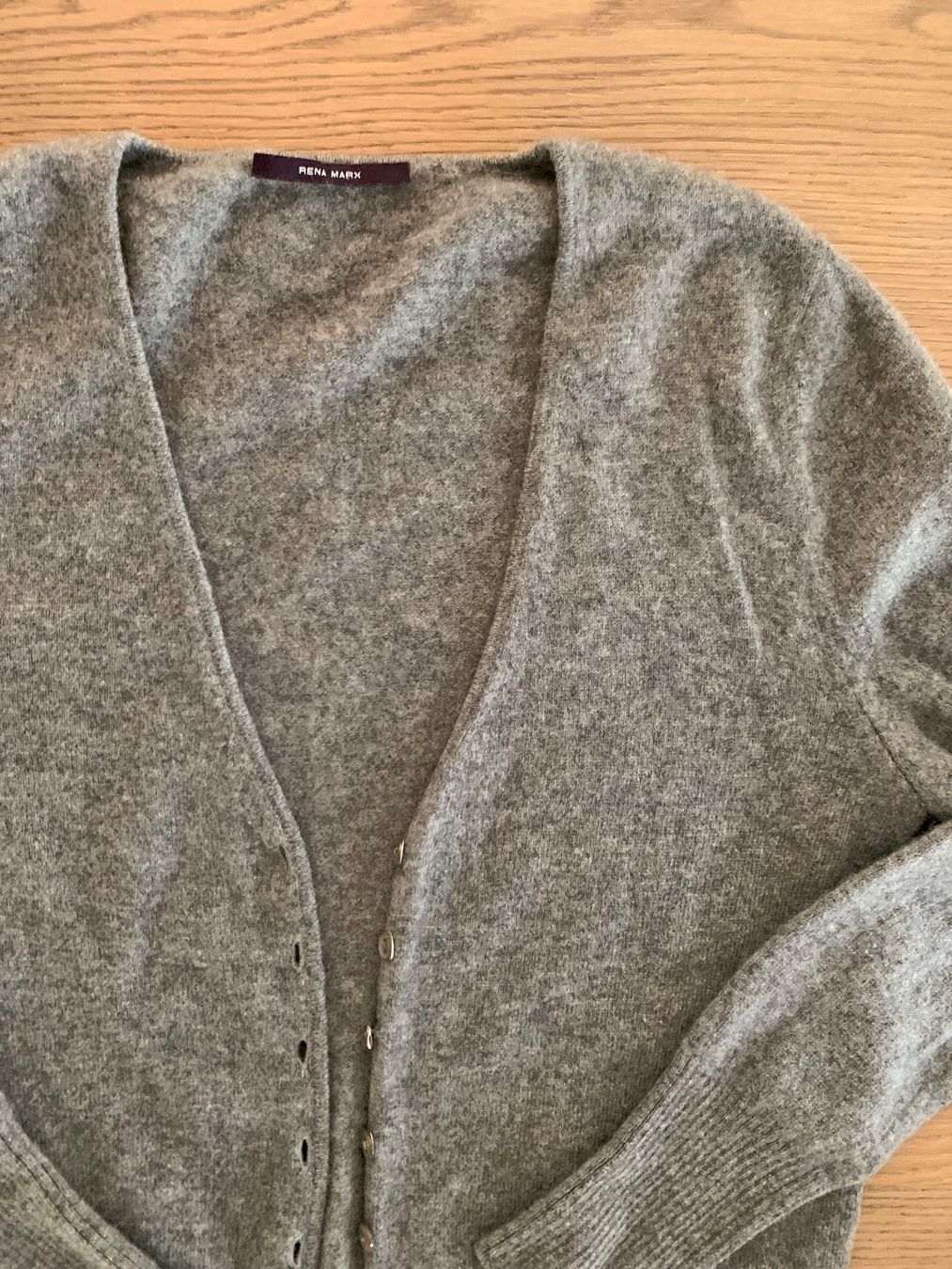 Gilets & Westen: Cashmere Cardigan L – Gebraucht aus Erlenbach ZH von Syssi_C 1