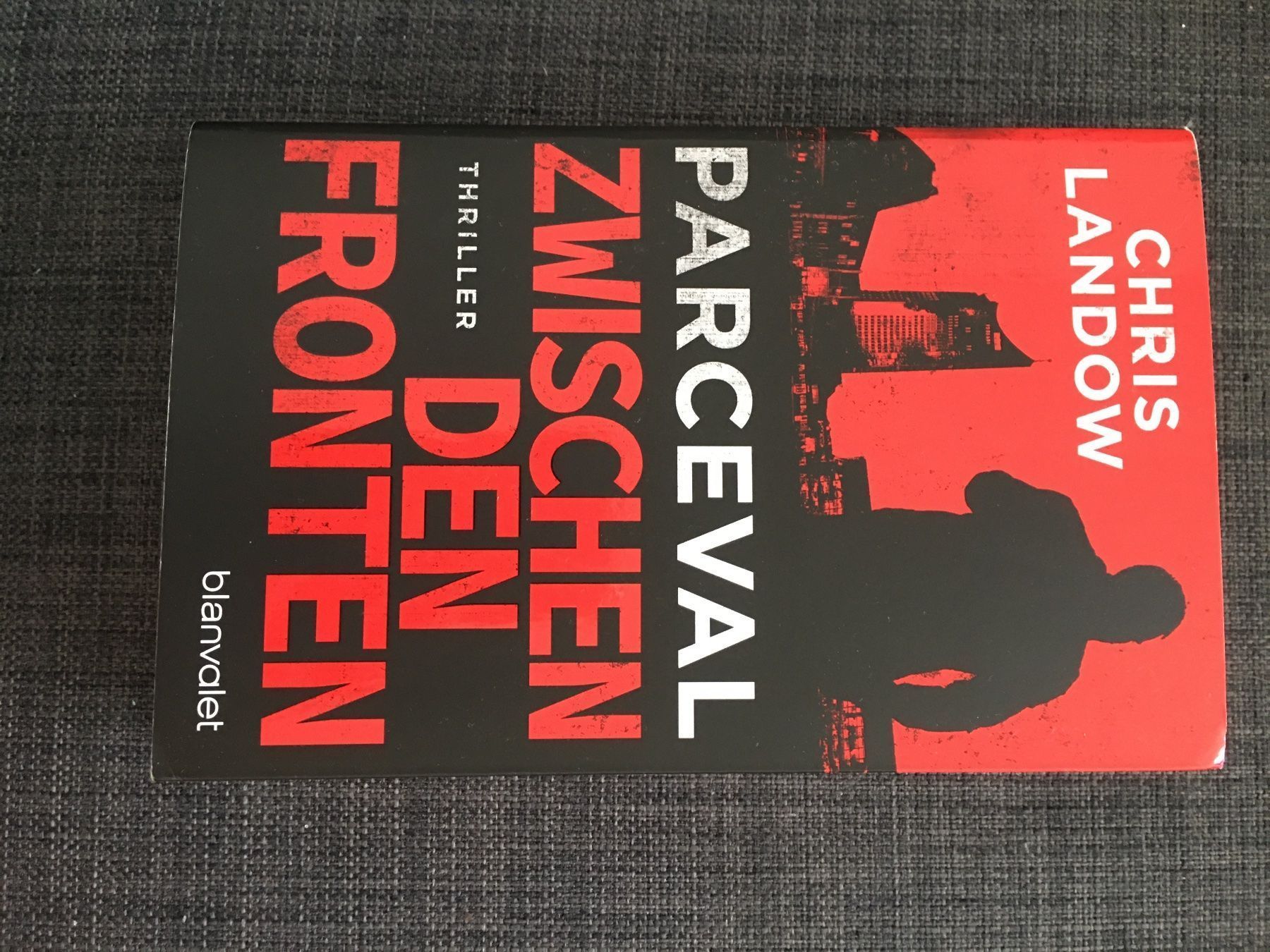 Libri: Buch: Zwischen den Fronten - Chris Landow – Usato da Worb venduto da vivia_ne