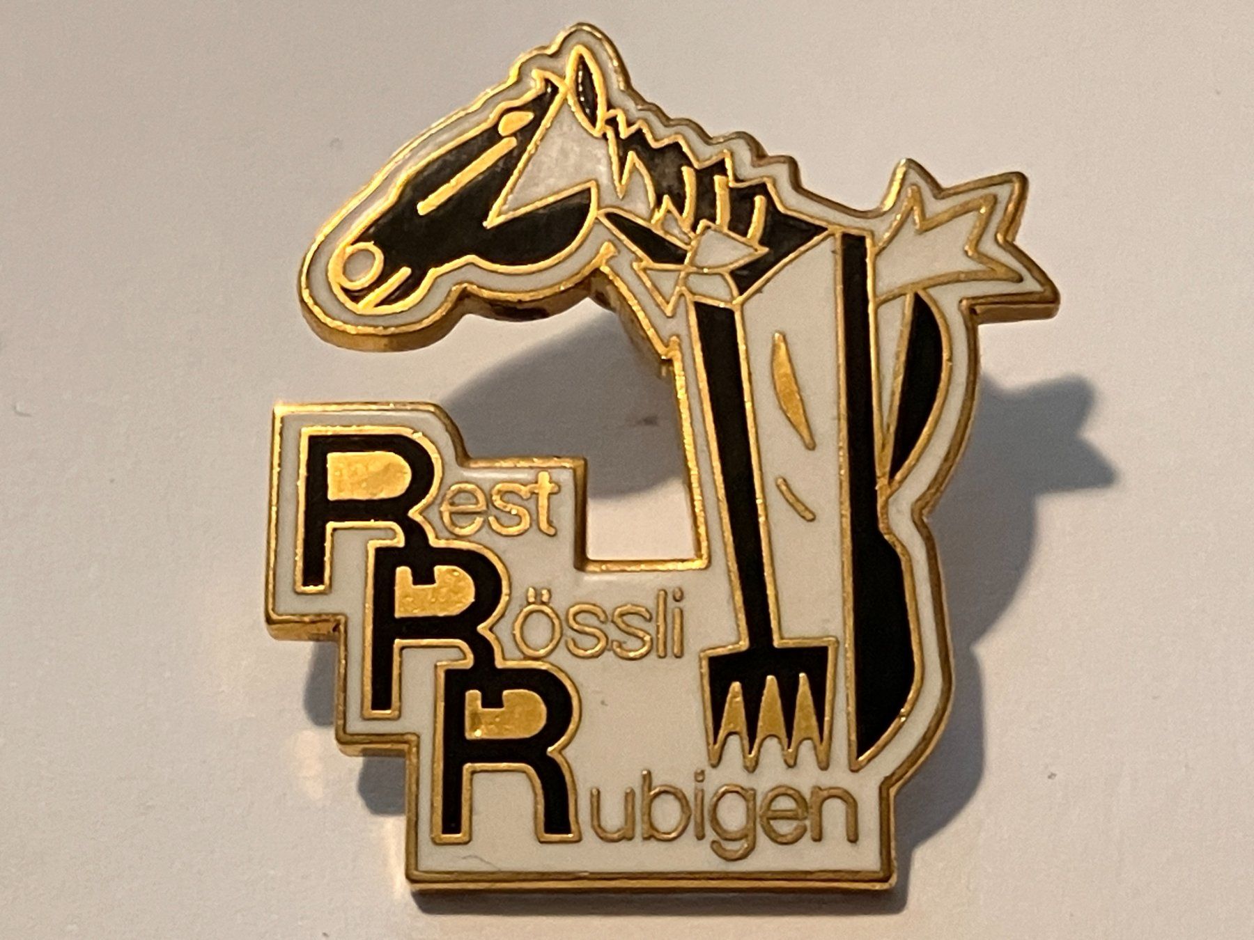 Placchette & Badge: 1 Pin Restaurant Rössli Rubigen – Usato da Basel venduto da djwwpp