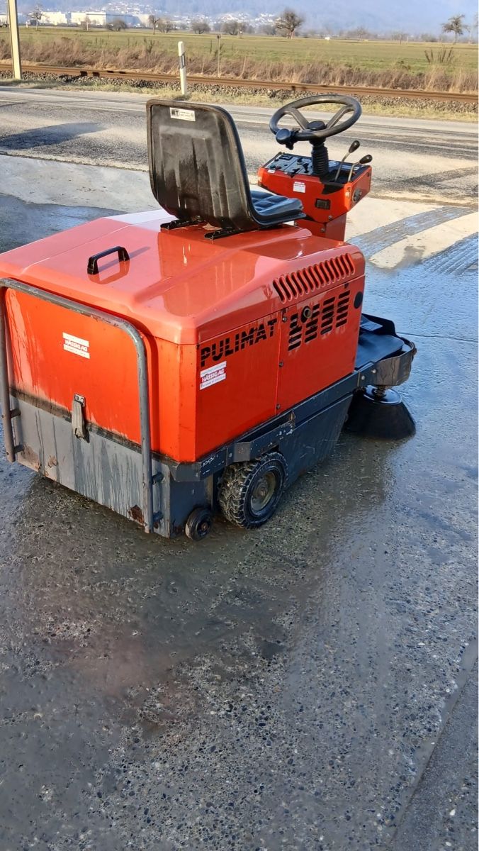 Tutte le macchine: Kleine Putzmaschine – Usato da Niederbipp venduto da baggerch 6