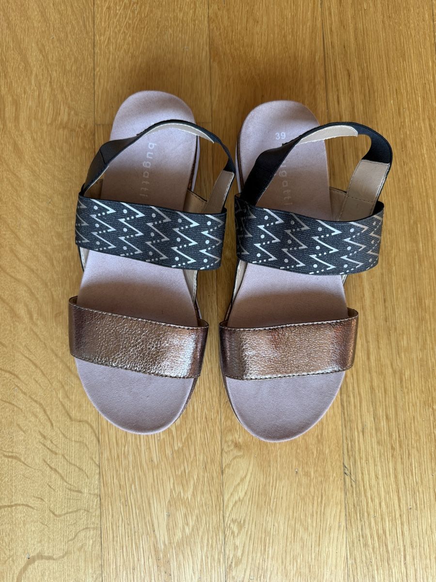 Bugatti Scarpe da donna: Bugatti Sandale, Grösse 39, neuwertig – Nuovo (secondo la descrizione) da Glattpark(Opfikon) venduto da dominizi 1
