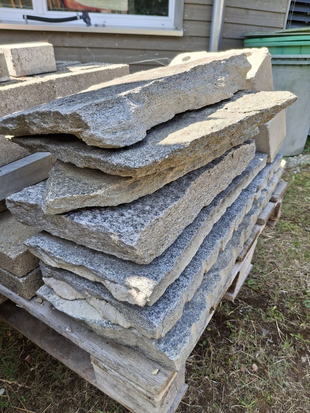 Rivestimenti per pavimenti: Natur Granit Platten 13 Stück  – Usato da Lütisburg venduto da ALSImmobau