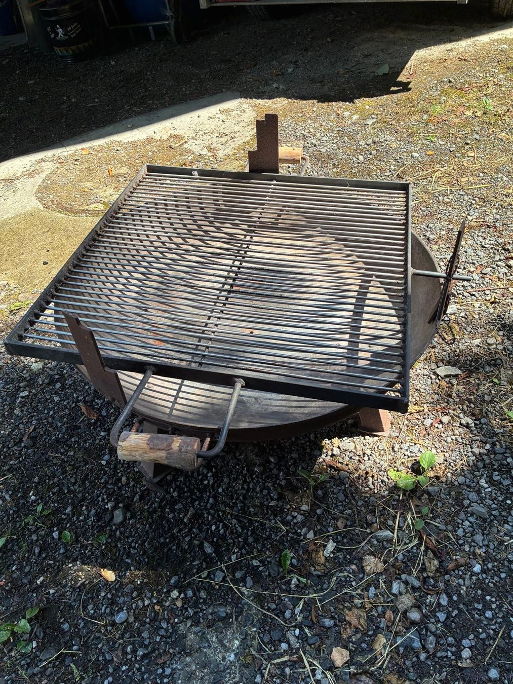 Feuerschale: Feuerschale mit Grillrost gebraucht – Gebraucht aus Stallikon von FunkoPop_CH 1