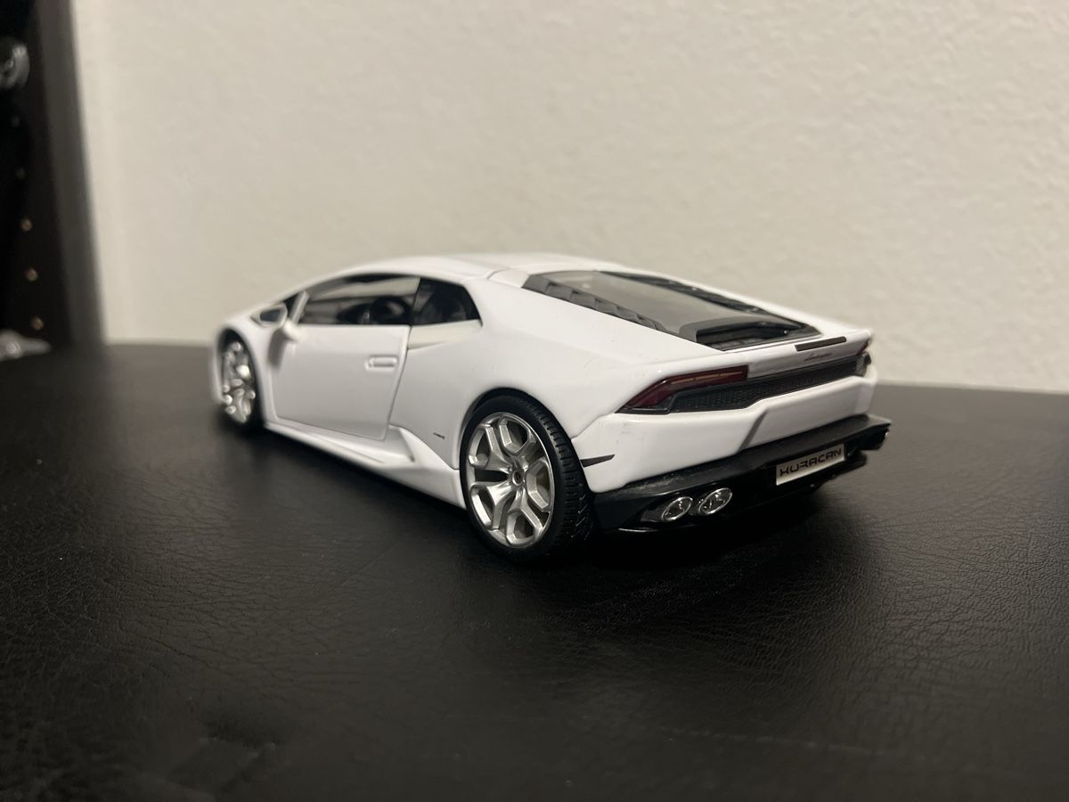 Lamborghini Modellini d'auto: Lamborghini Huracan 1:18 Burago – Nuovo (secondo la descrizione) da Mägenwil venduto da ele_cd7w 2