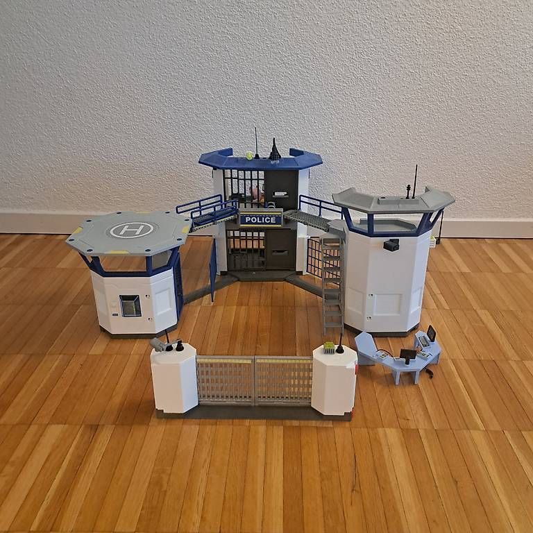 Giocattoli: Playmobil Polizei-Kommandozentrale – Usato da Neftenbach venduto da sam_jbb5