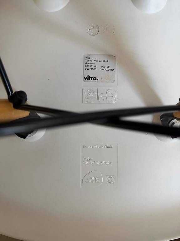 Chaises: 4 Eames Plastic Side Chair RE DSW - Original – D'occasion à Herisau par anto9493 1