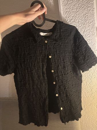 Bluse MNG schwarz kurzarm strukturiert Grösse S neuwertig