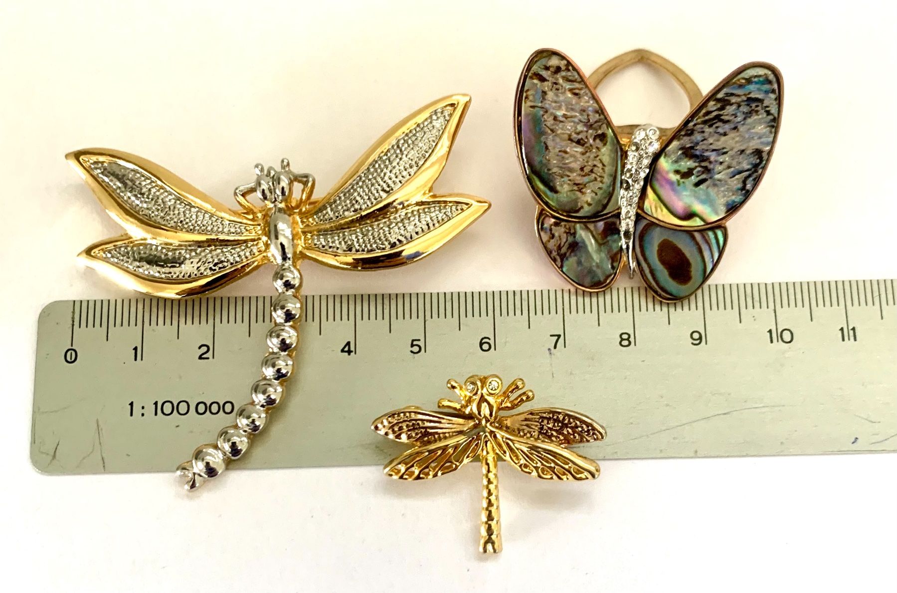 Spille & Fermagli: 3 Schmuck-Broschen, 2 Libellen & 1 Schmetterling – Usato da Biel/Bienne venduto da Oldradio 1
