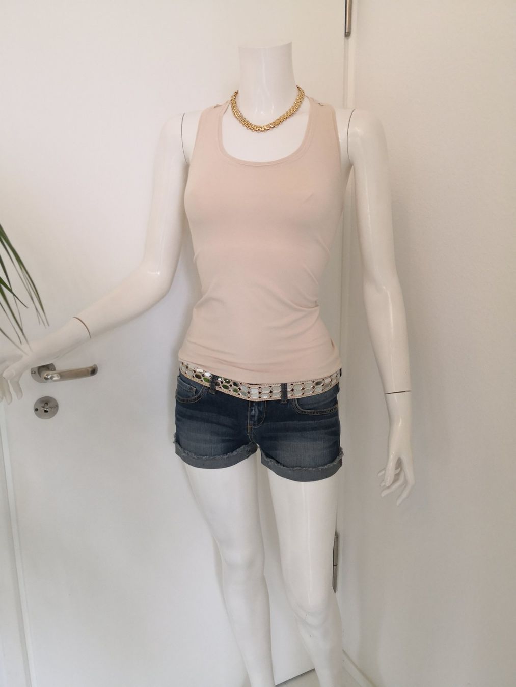 Mango Top: 🤩MANGO TANK-TOP BEIGE – Usato da Olten venduto da Naja-Twins-Twins 4