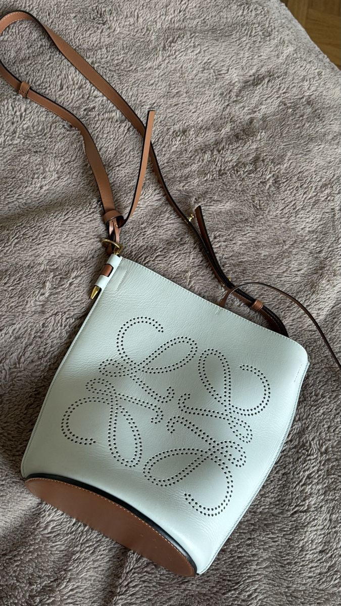Loewe Borse da donna: Loewe bucket bag – Usato da Genève venduto da val_5jbf