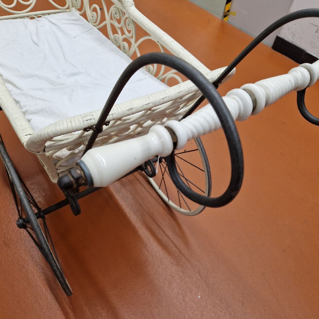 Carrozzine: Vintage Kinderwagen – Usato da Bern venduto da latrouvaillebern 2