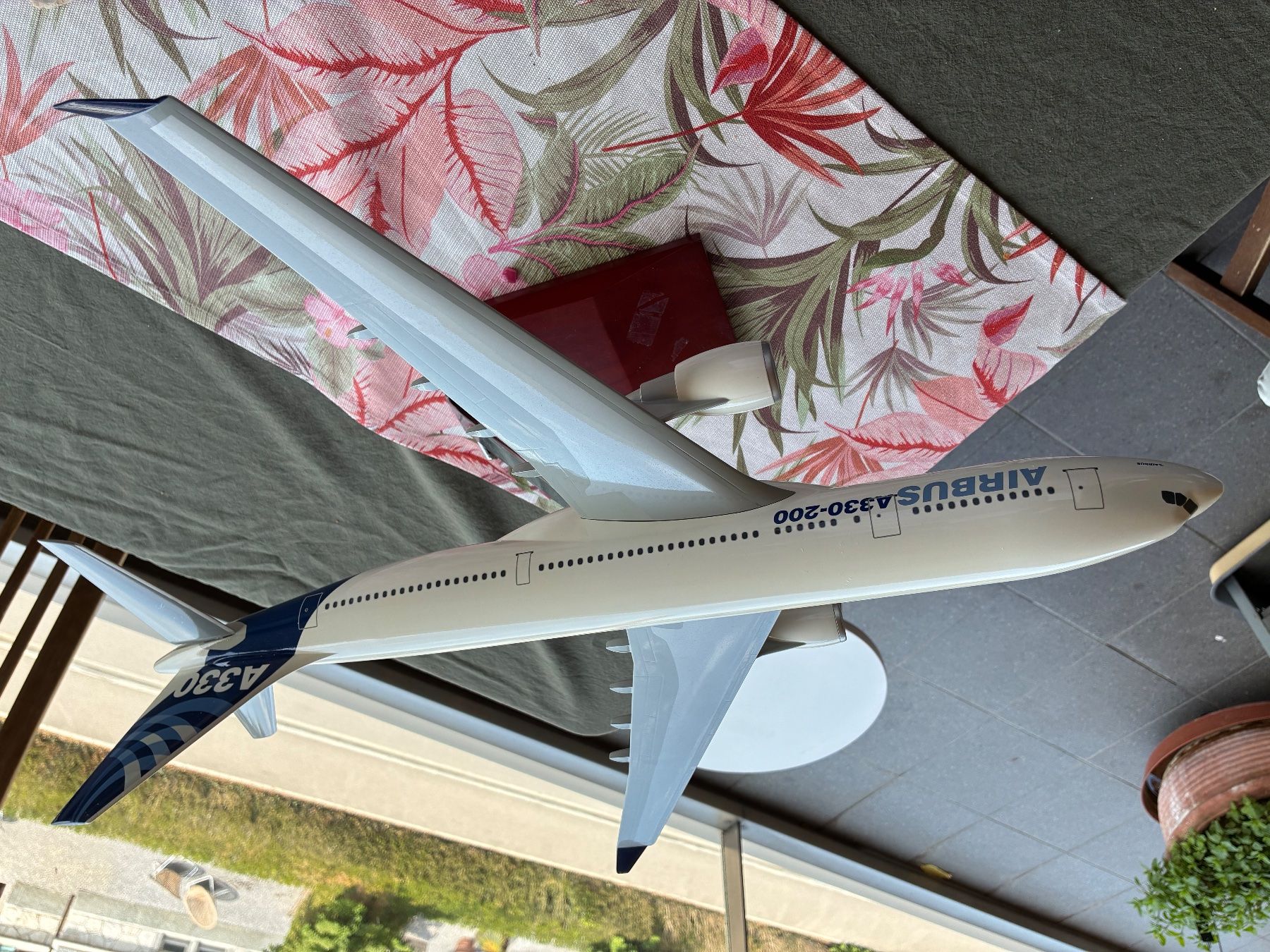 Airbus Kits de montage: Airbus A330:200 Modell 1:100 – D'occasion à Horgen par Rneises21 3